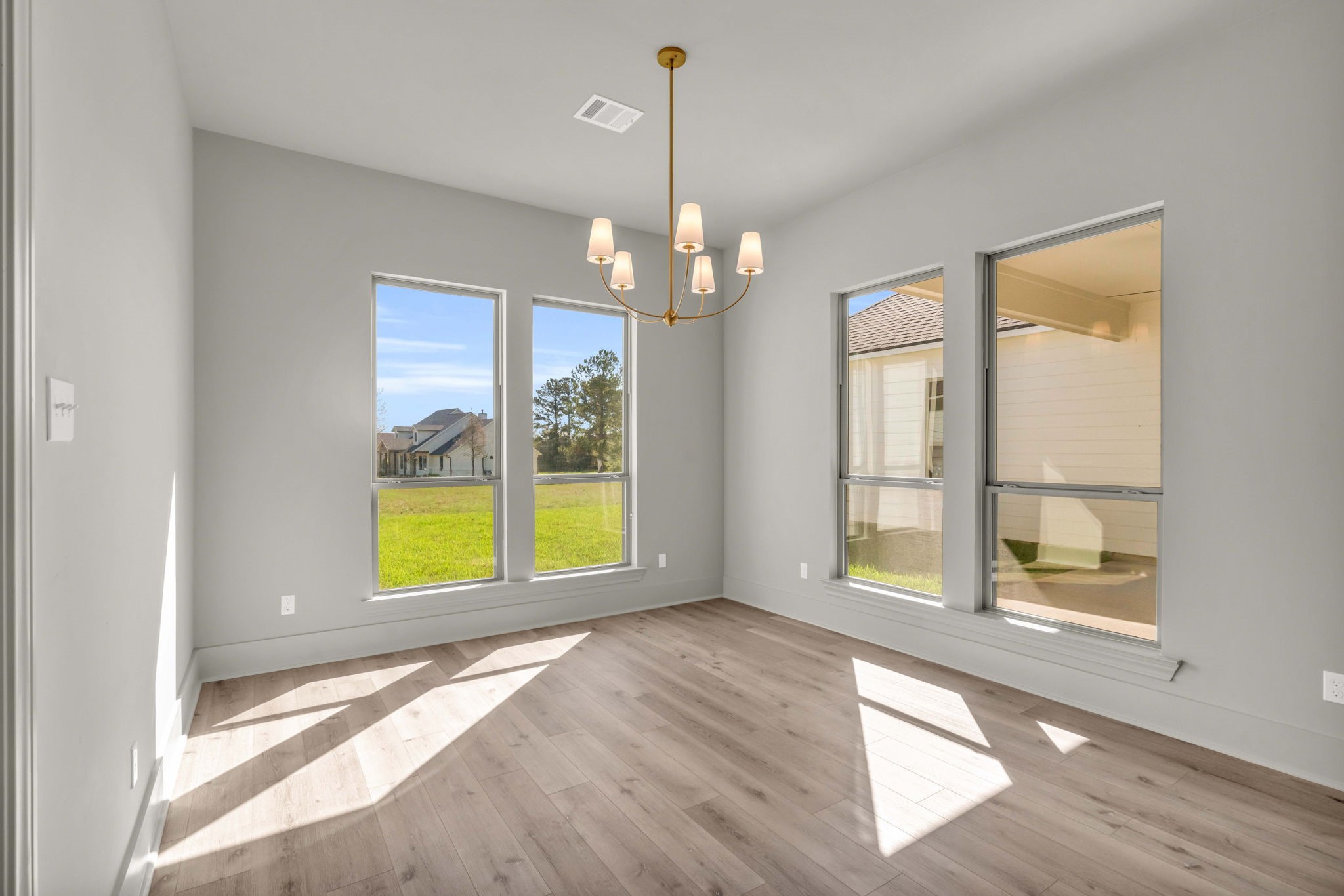 24972 Hopeview Way Montgomery, TX 77356 - Photo 15 of 38 So much natural light!