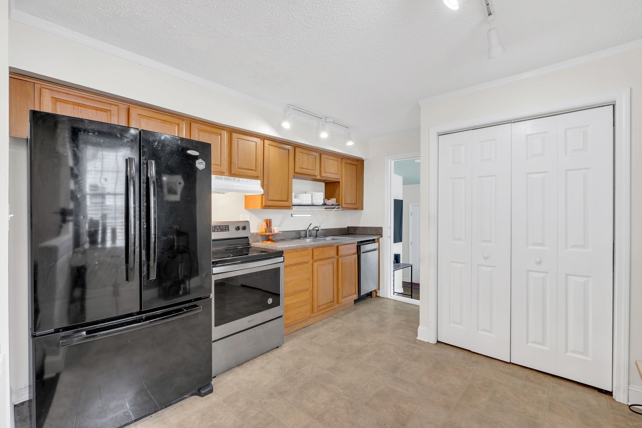 2845 Colonial Circle Nashville, TN 37214 - Photo 9 of 29