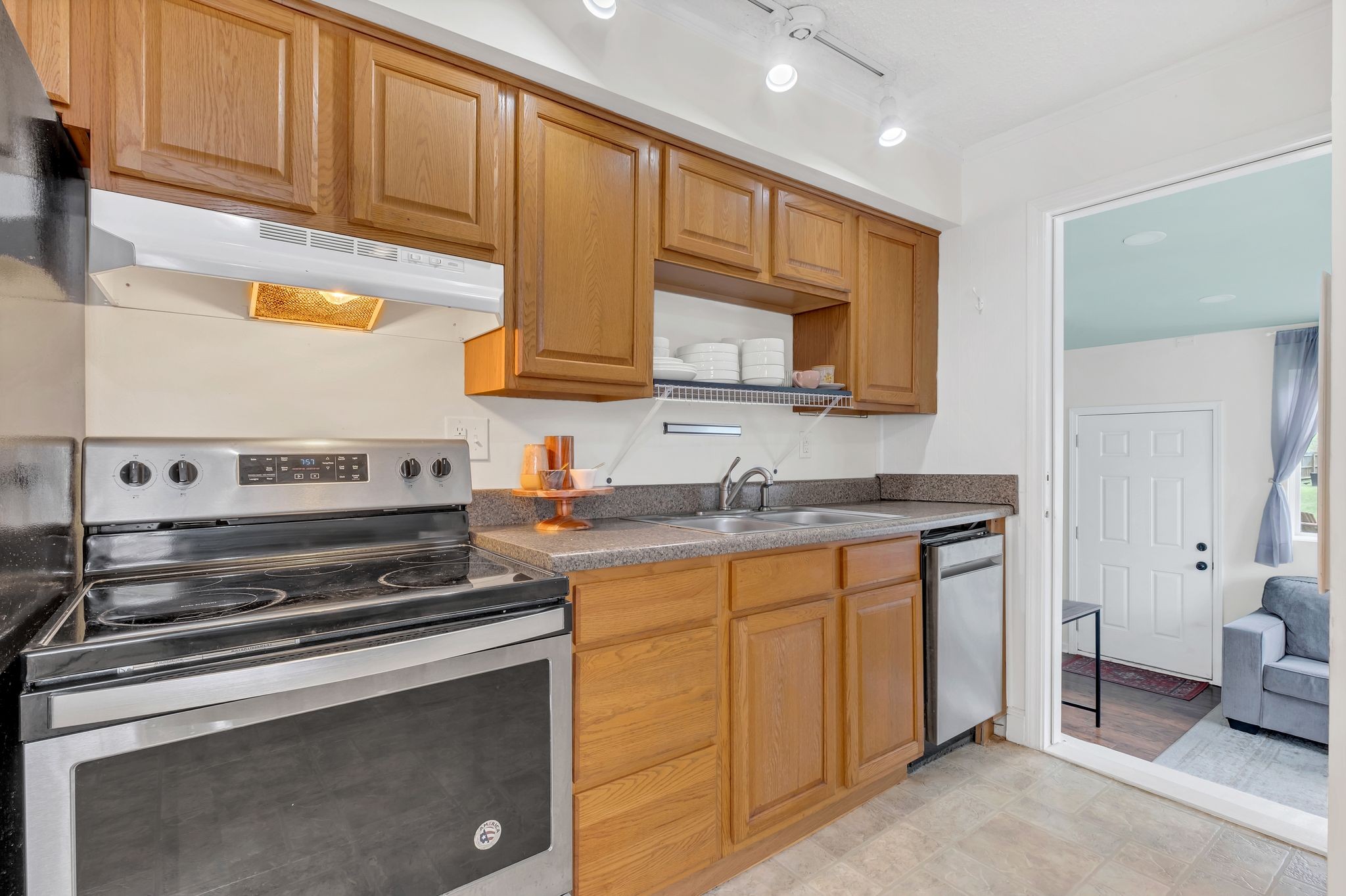 2845 Colonial Circle Nashville, TN 37214 - Photo 10 of 29