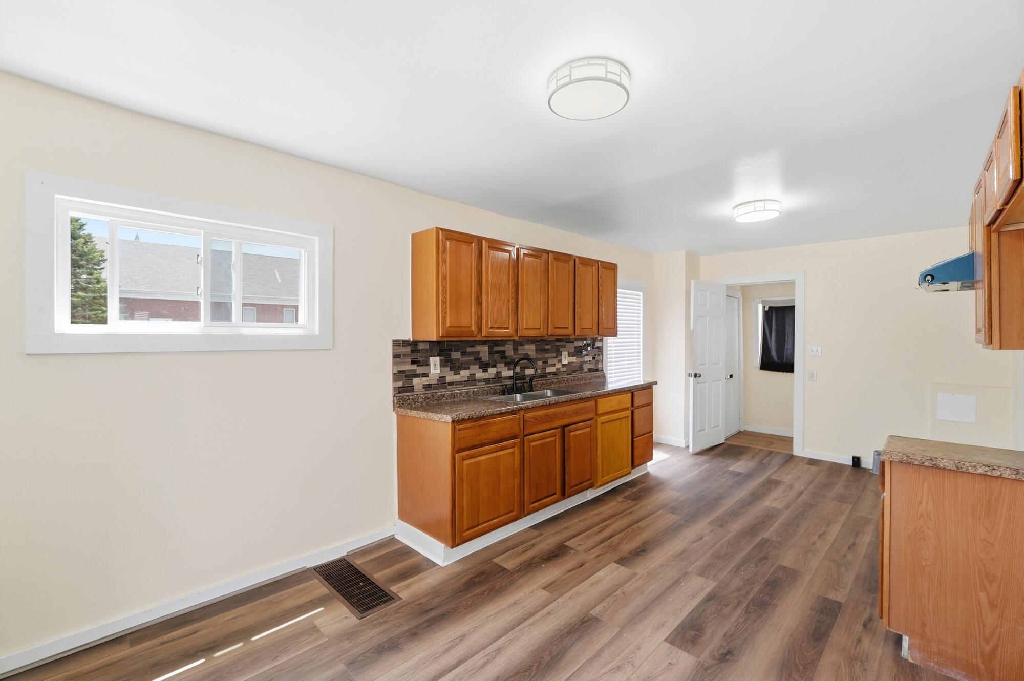 2015 Clifton Avenue Springfield, OH 45505 - Photo 10 of 56 049