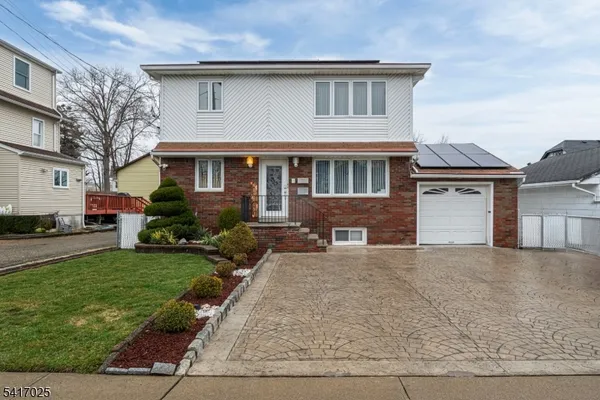 $2,600 | 46 Stanley Street, Unit 2, Little Falls, NJ 07424