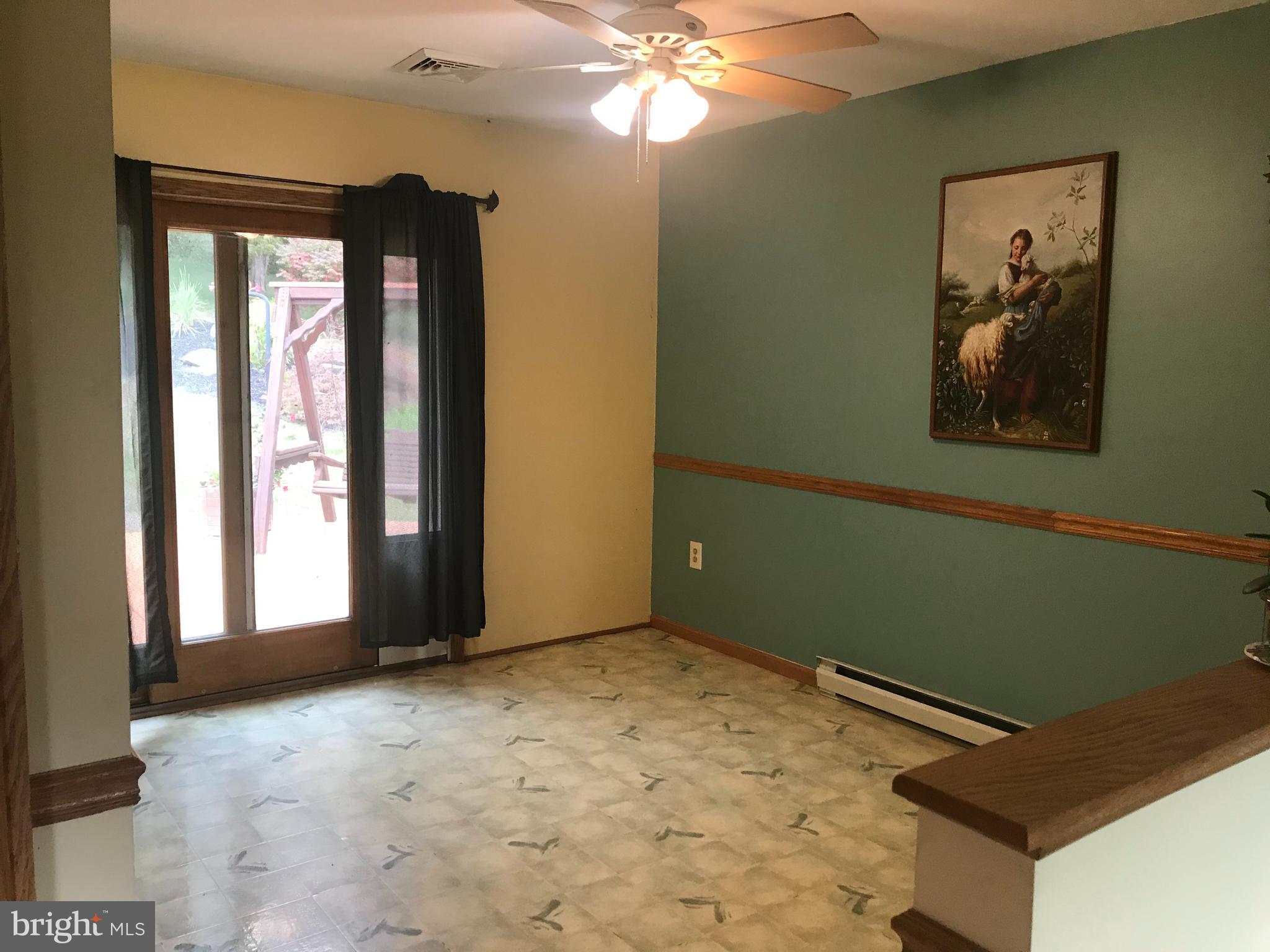 19106 Lappans Road Boonsboro, MD 21713 - Photo 11 of 53 Open into dining room.