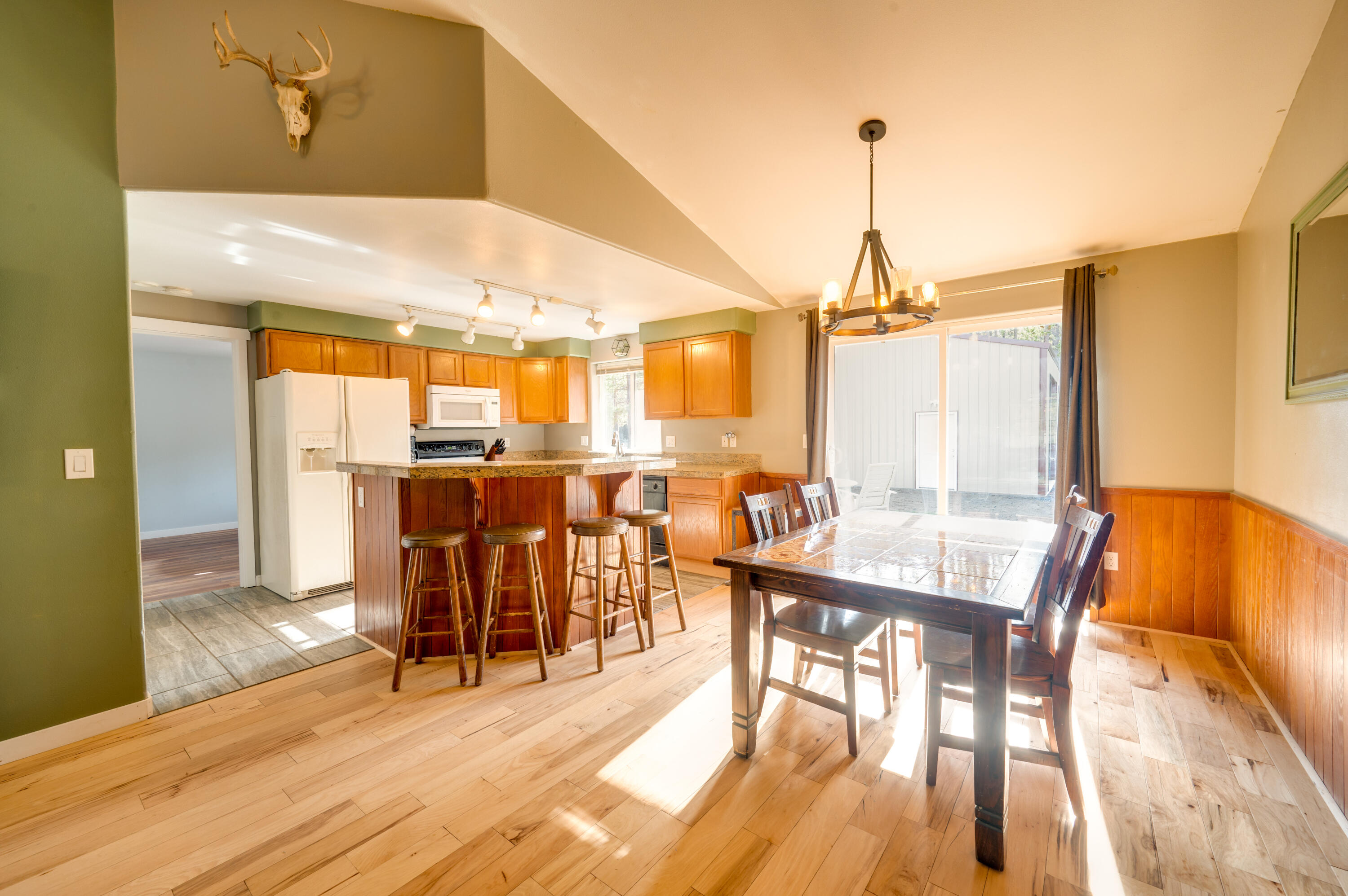 55693 Swan Road Bend, OR 97707 - Photo 8 of 22 DSC_2819HDR-2