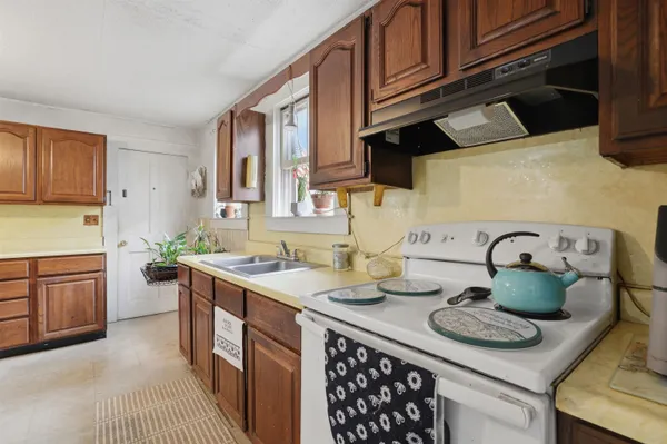 $1,300,000 | 413 Islington Street, Portsmouth, NH 03801