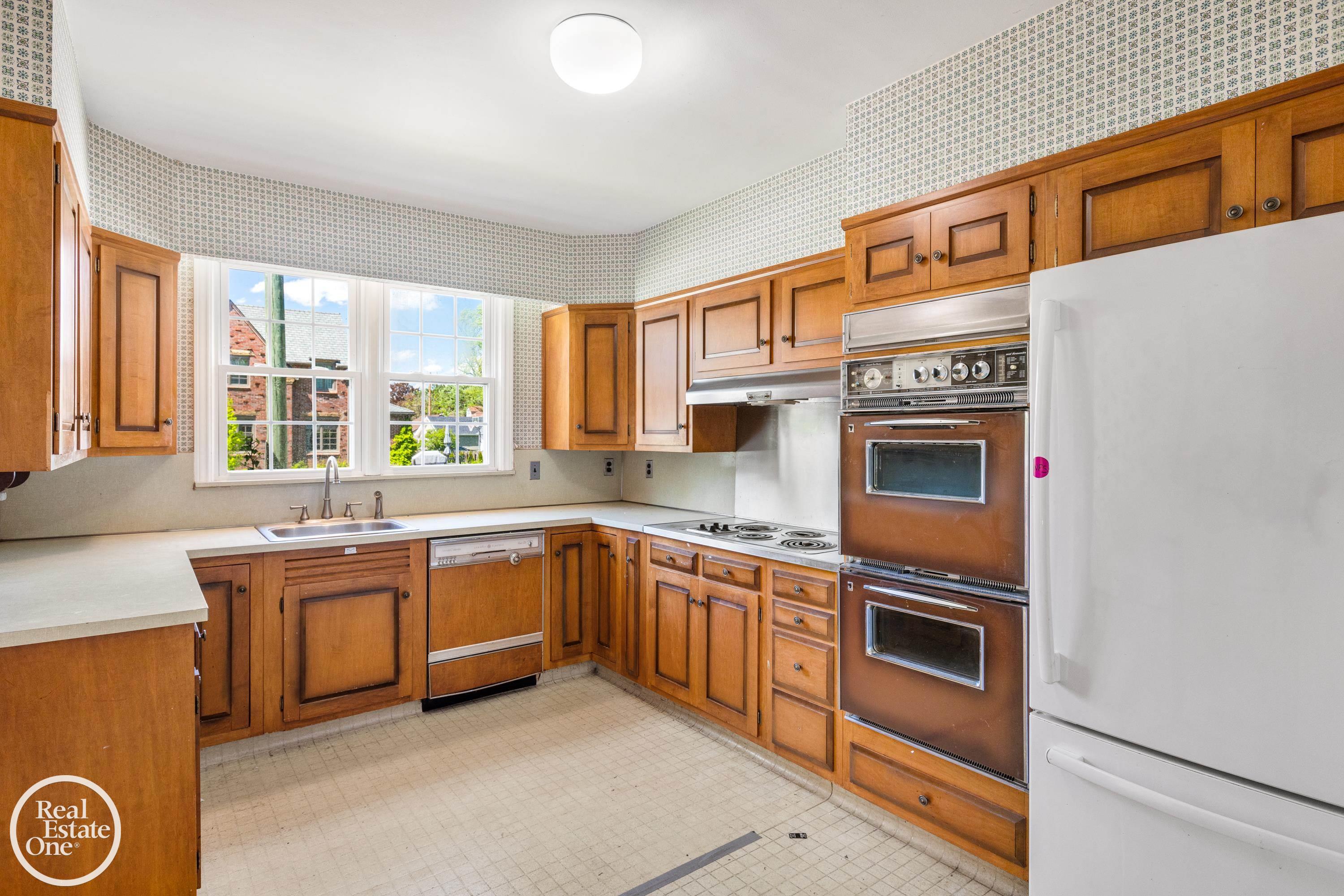 682 Lincoln Road Grosse Pointe, MI 48230 - Photo 27 of 45 50141644-f9aeab8b-6d95-4581-8c69-84de86d0b36d.JPG
