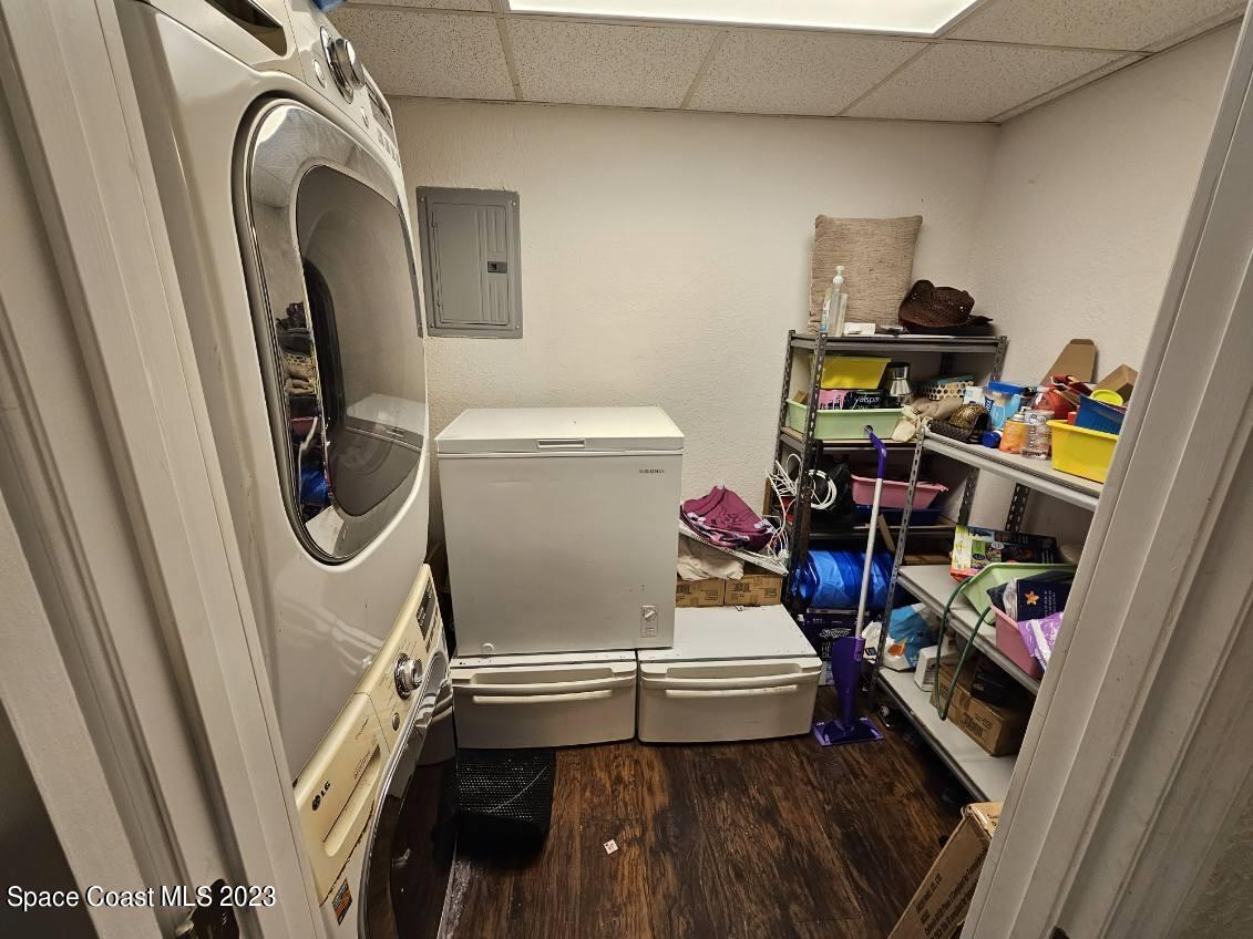 4045 Edwards Street Melbourne, FL 32901 - Photo 19 of 19 a utility room with dryer and washer
