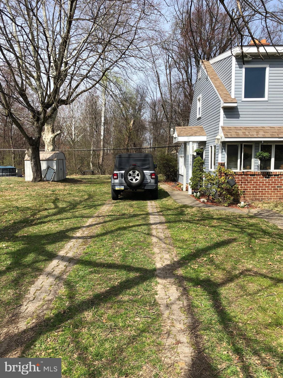 9368 Annapolis Road Philadelphia, PA 19114 - Photo 6 of 65 Driveway