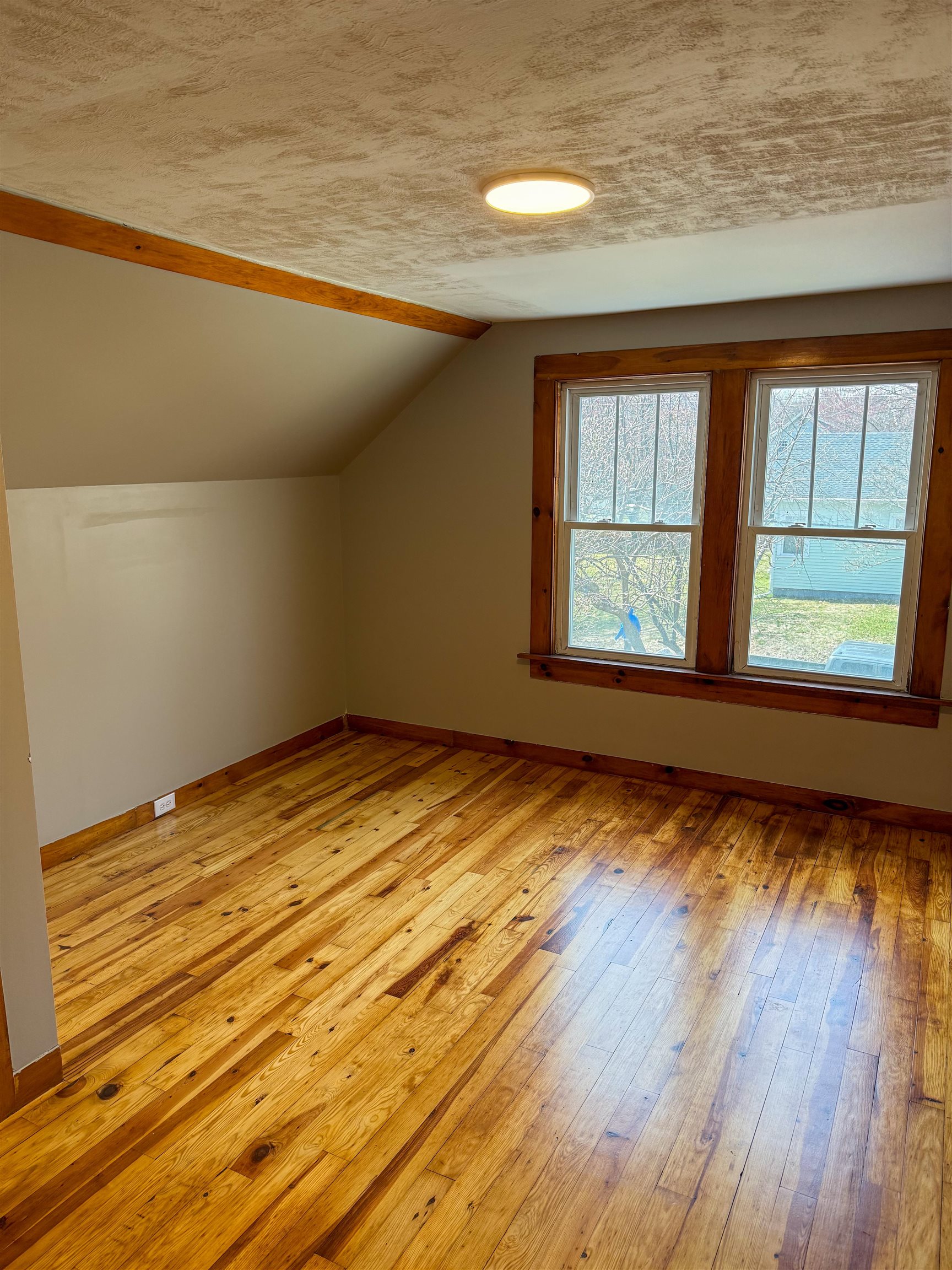 145 Elton Avenue Manchester, NH 03109 - Photo 10 of 17