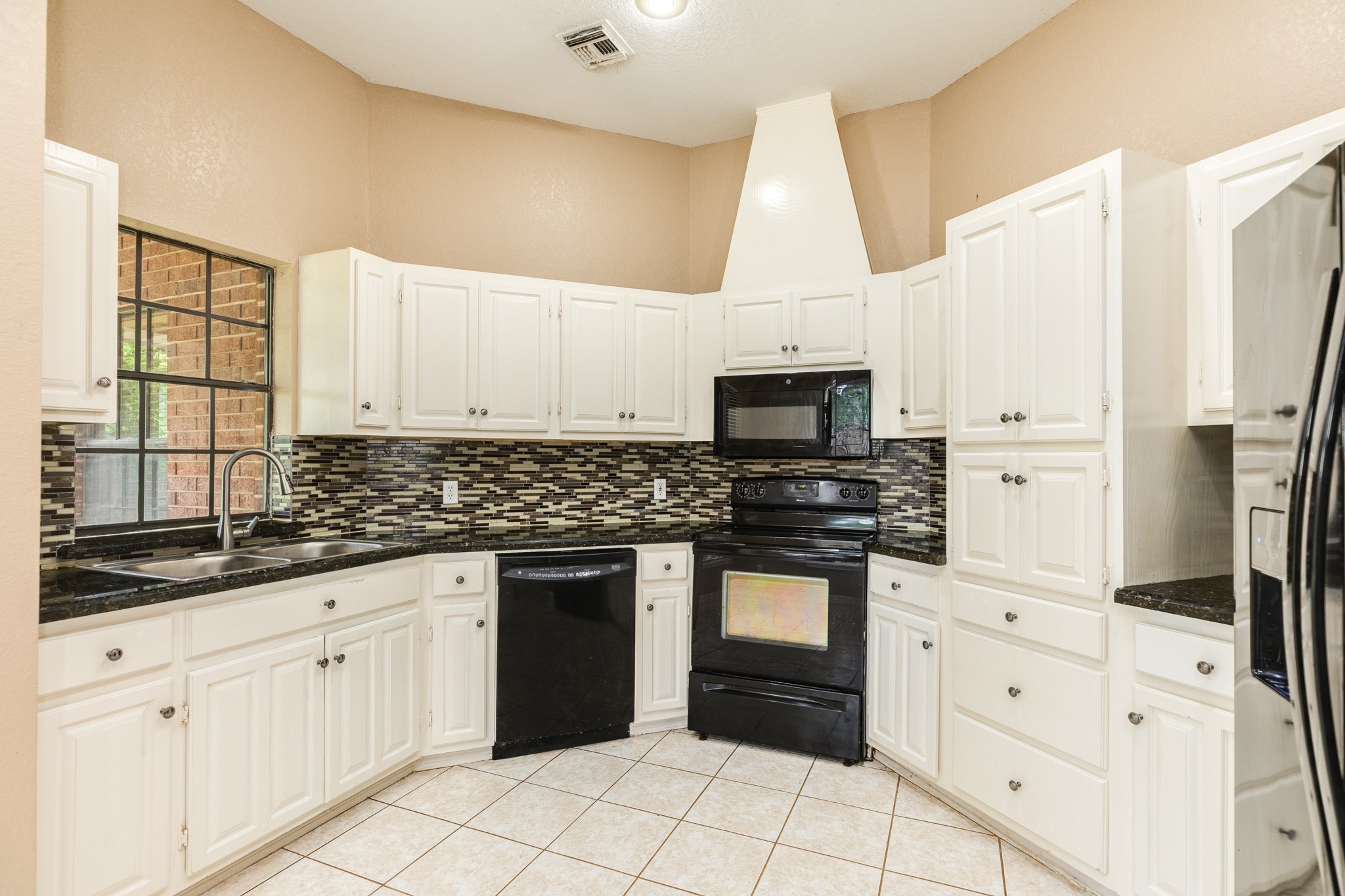 224 North Ranch House Road Angleton, TX 77515 - Photo 10 of 30