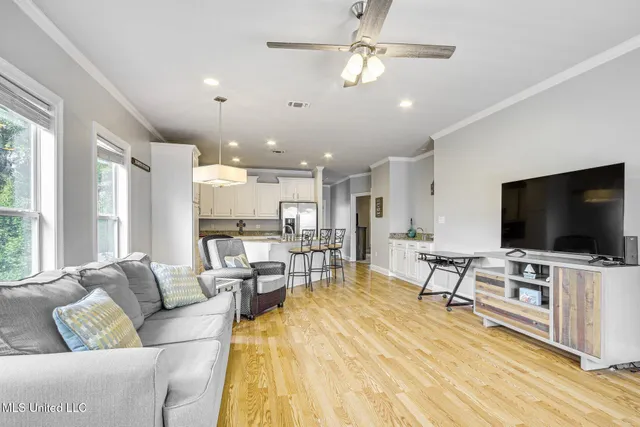 $2,500 | 183 Mc Donnell Avenue, Unit 304, Biloxi, MS 39531