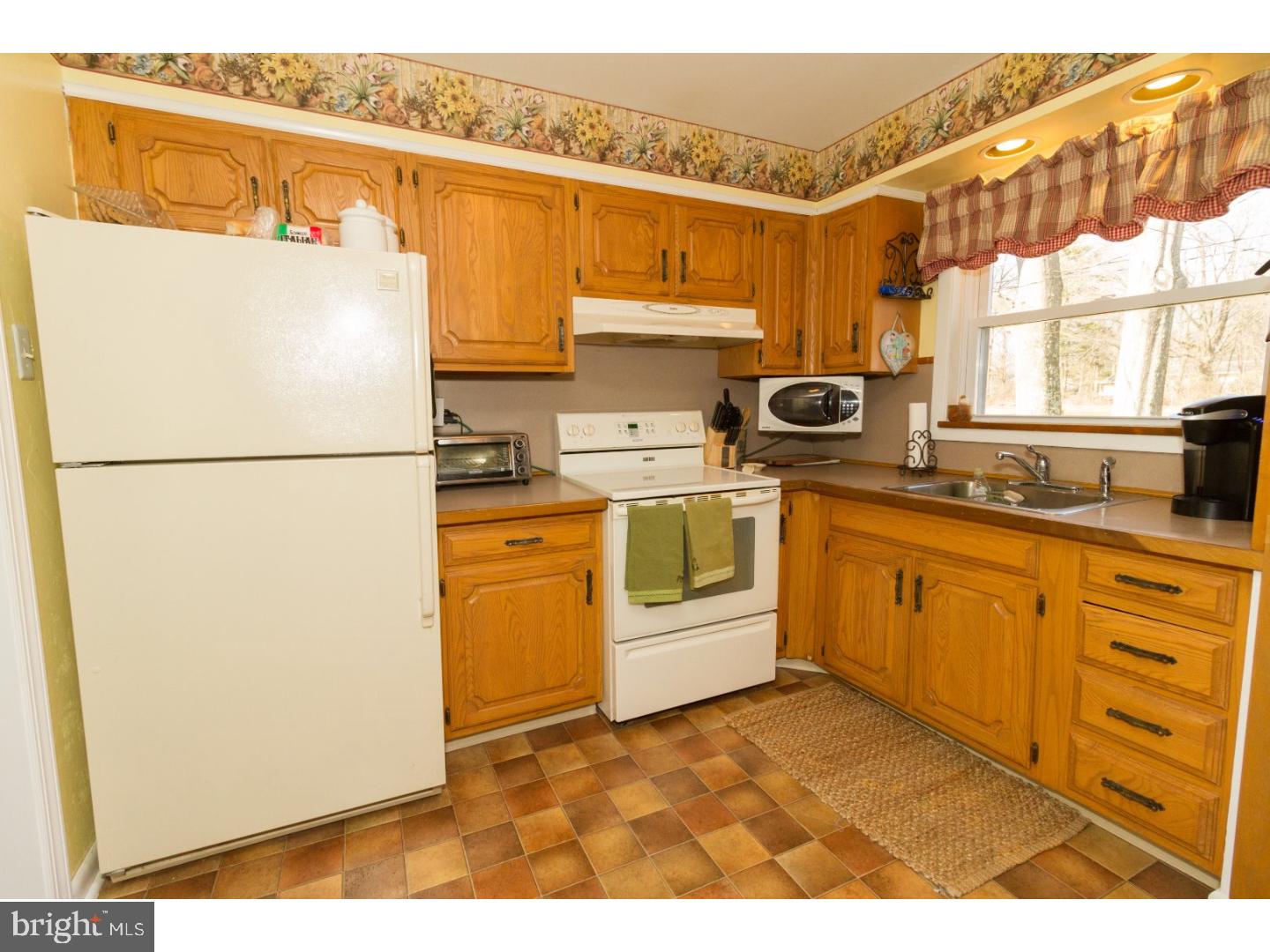 320 Upper Valley Road North Wales, PA 19454 - Photo 10 of 25 Kitchen