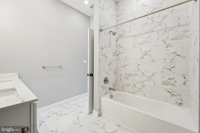 $2,495 | 2421 Bristol Road, Unit 2B302, Warrington, PA 18976