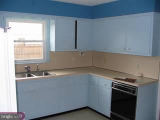 861 Whitehorse Mercerville Road Hamilton, NJ 08610 - Photo 3 of 6