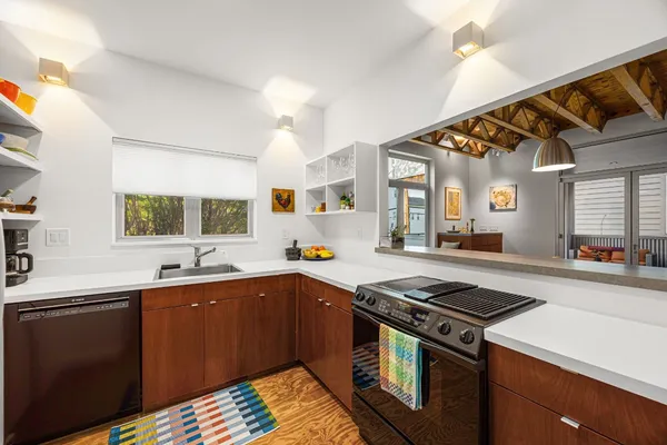 $735,000 | 5811 Rose Street, Houston, TX 77007