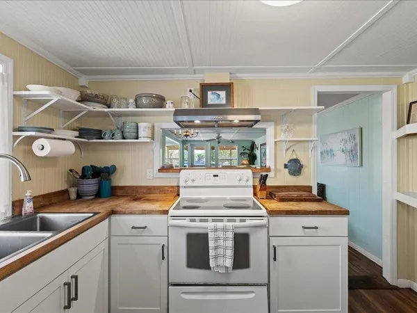 $695,000 | 603 Riverside Drive, Steinhatchee, FL 32359