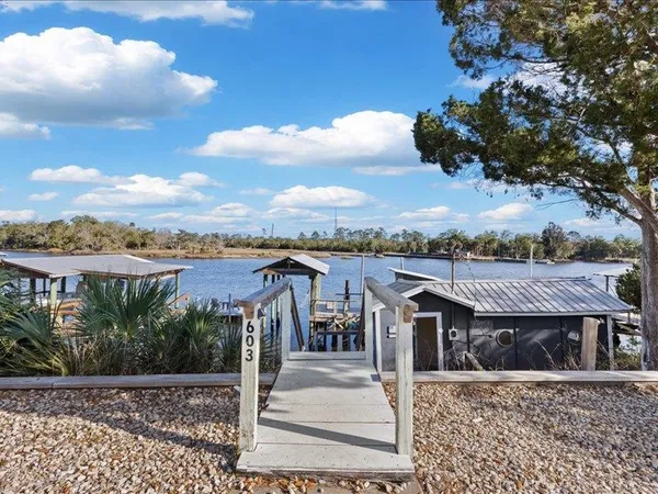$695,000 | 603 Riverside Drive, Steinhatchee, FL 32359