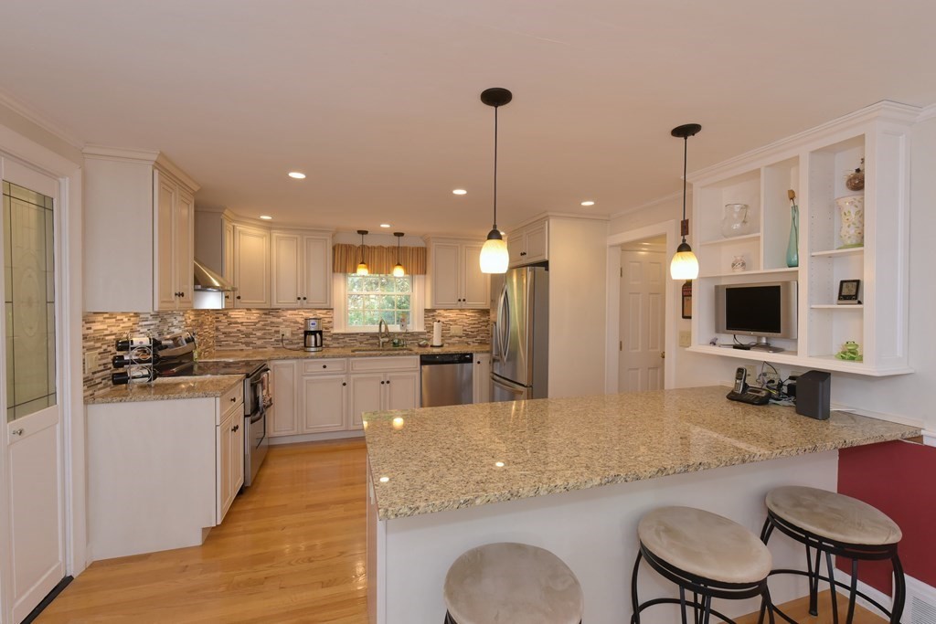 6 Rice Spring Lane Wayland, MA 01778 - Photo 5 of 42 Gallery Image 5