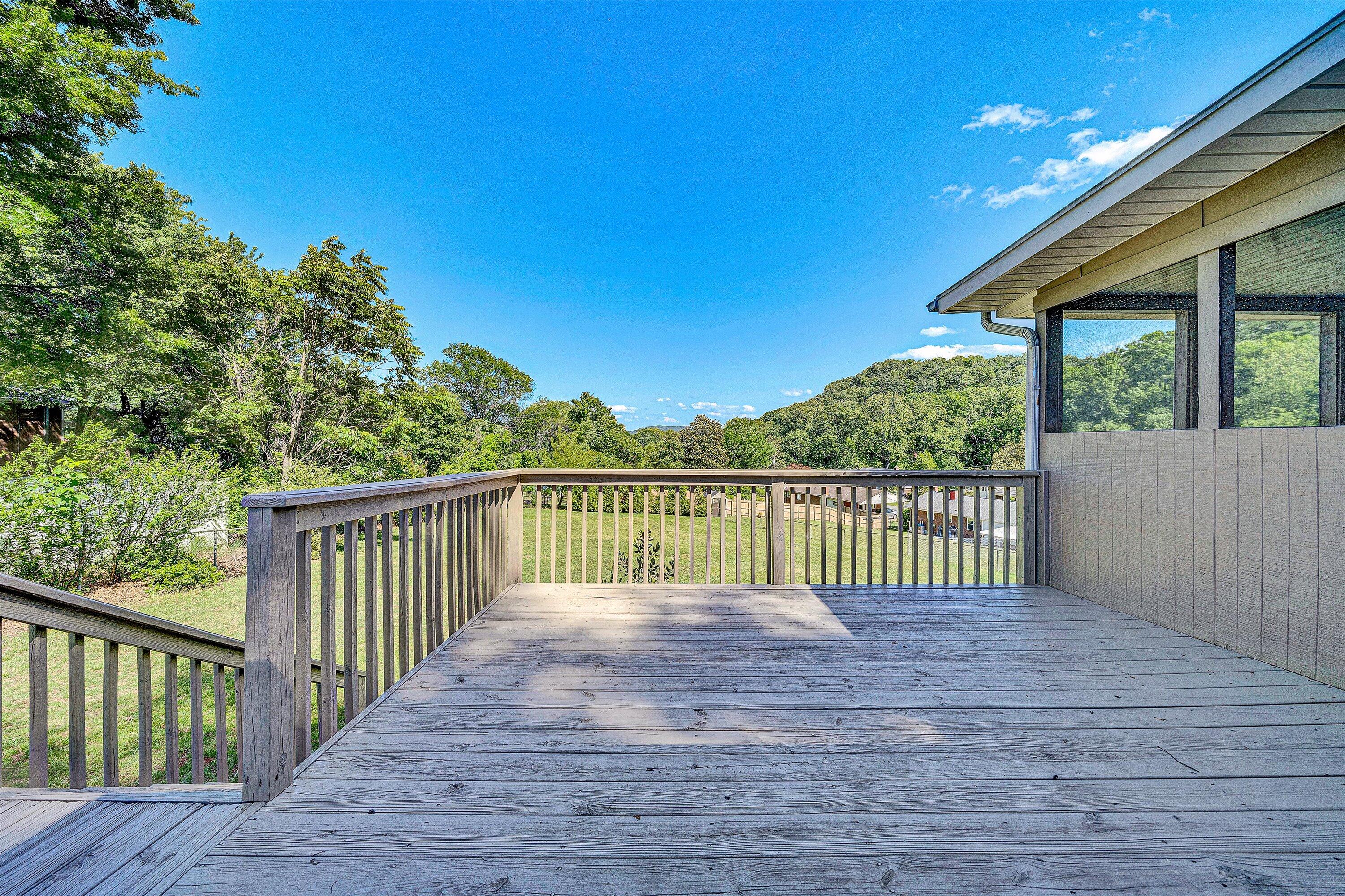 5216 Sugar Loaf Mountain Road Roanoke, VA 24018 - Photo 30 of 41 32-SGM-04940