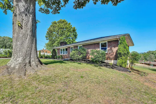 $2,400 | 5216 Sugar Loaf Mountain Road, Roanoke, VA 24018