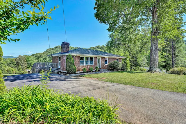 $2,400 | 5216 Sugar Loaf Mountain Road, Roanoke, VA 24018