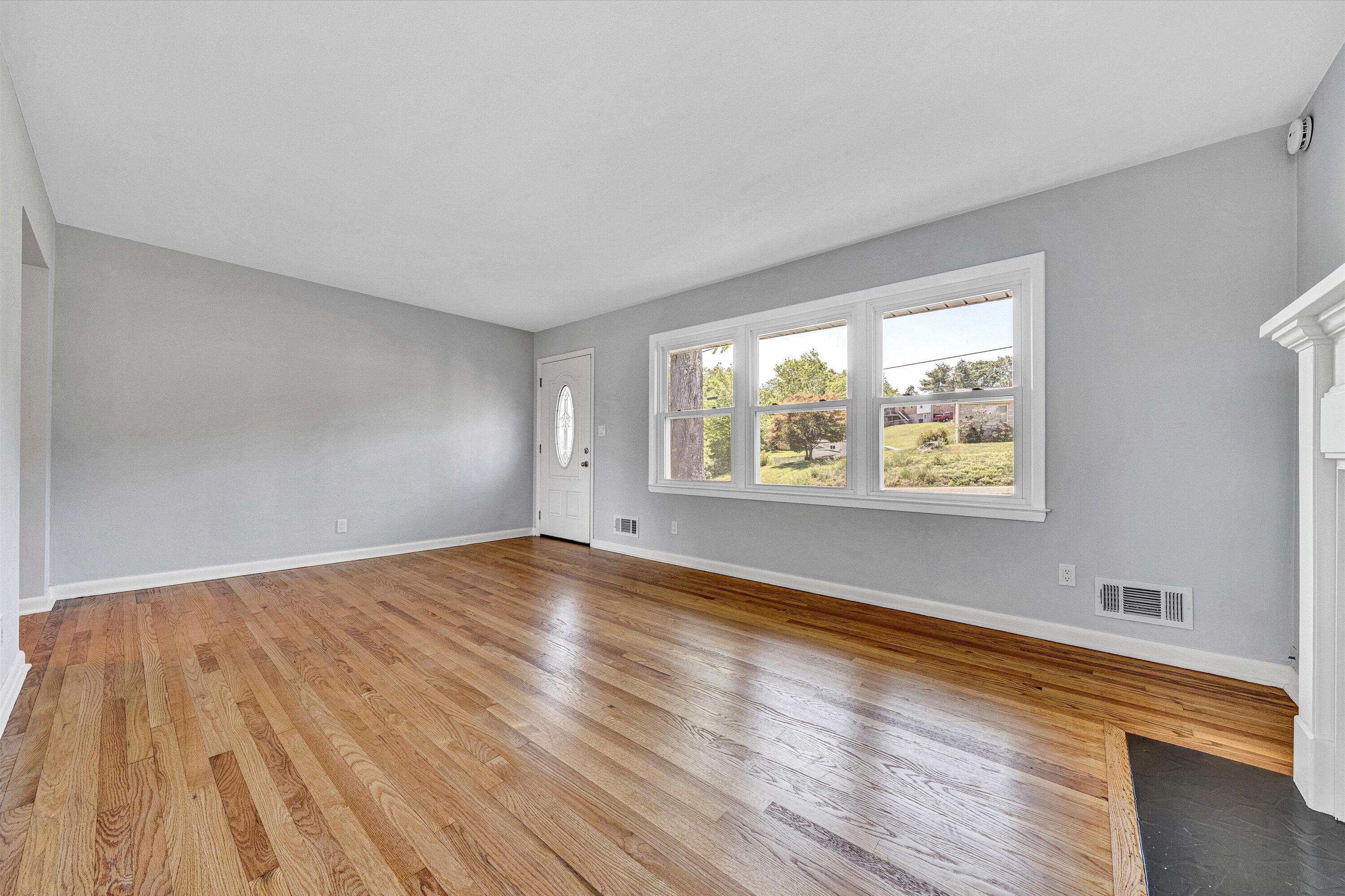 5216 Sugar Loaf Mountain Road Roanoke, VA 24018 - Photo 4 of 41 03-SGM-04840