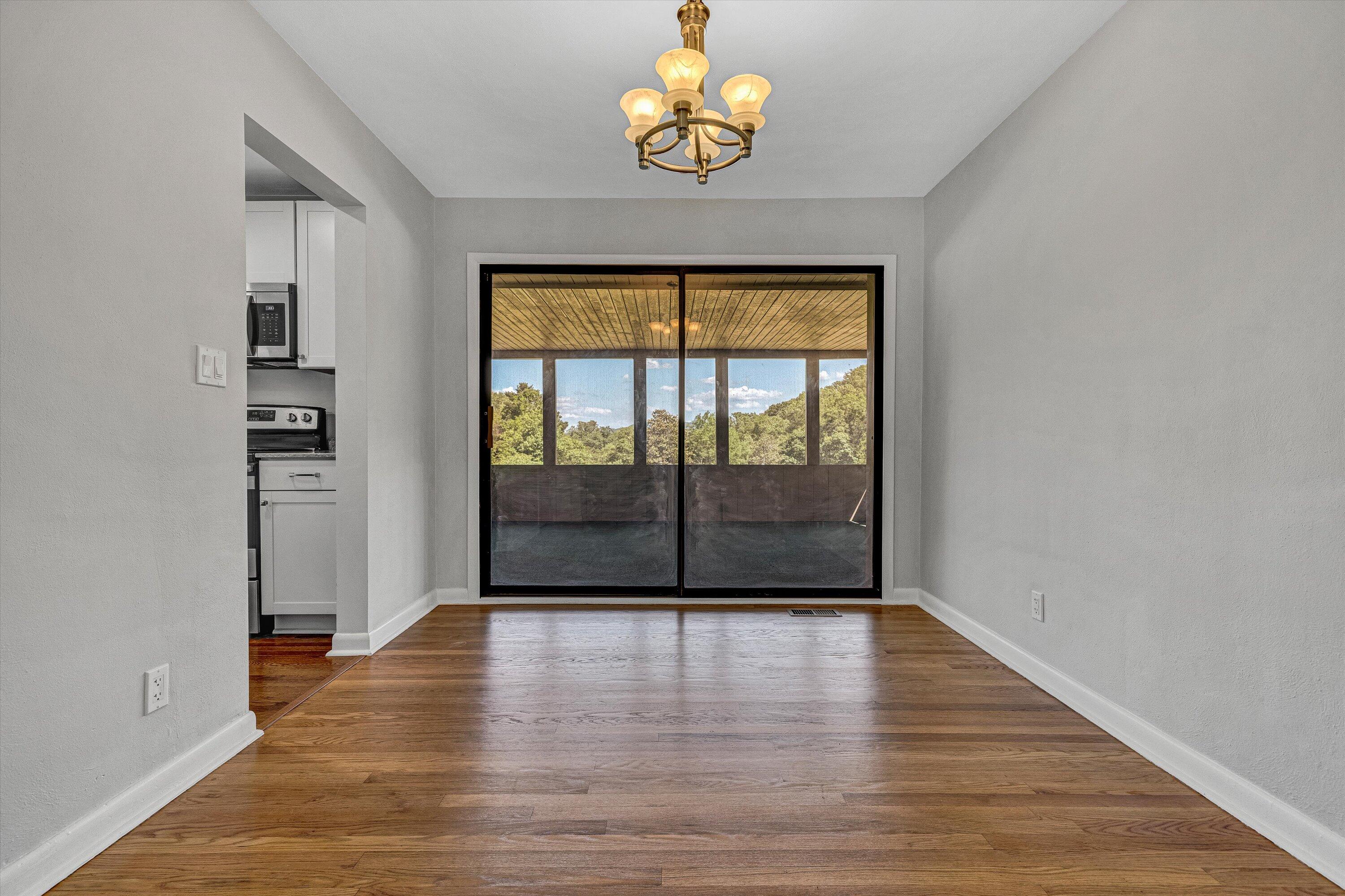 5216 Sugar Loaf Mountain Road Roanoke, VA 24018 - Photo 5 of 41 05-SGM-04850