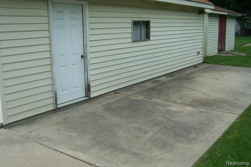 15098 Merriman Road Livonia, MI 48154 - Photo 16 of 17 100_6400.jpg