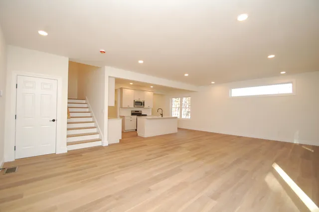 $610,000 | 21 A Griffin Road, Hudson, NH 03051