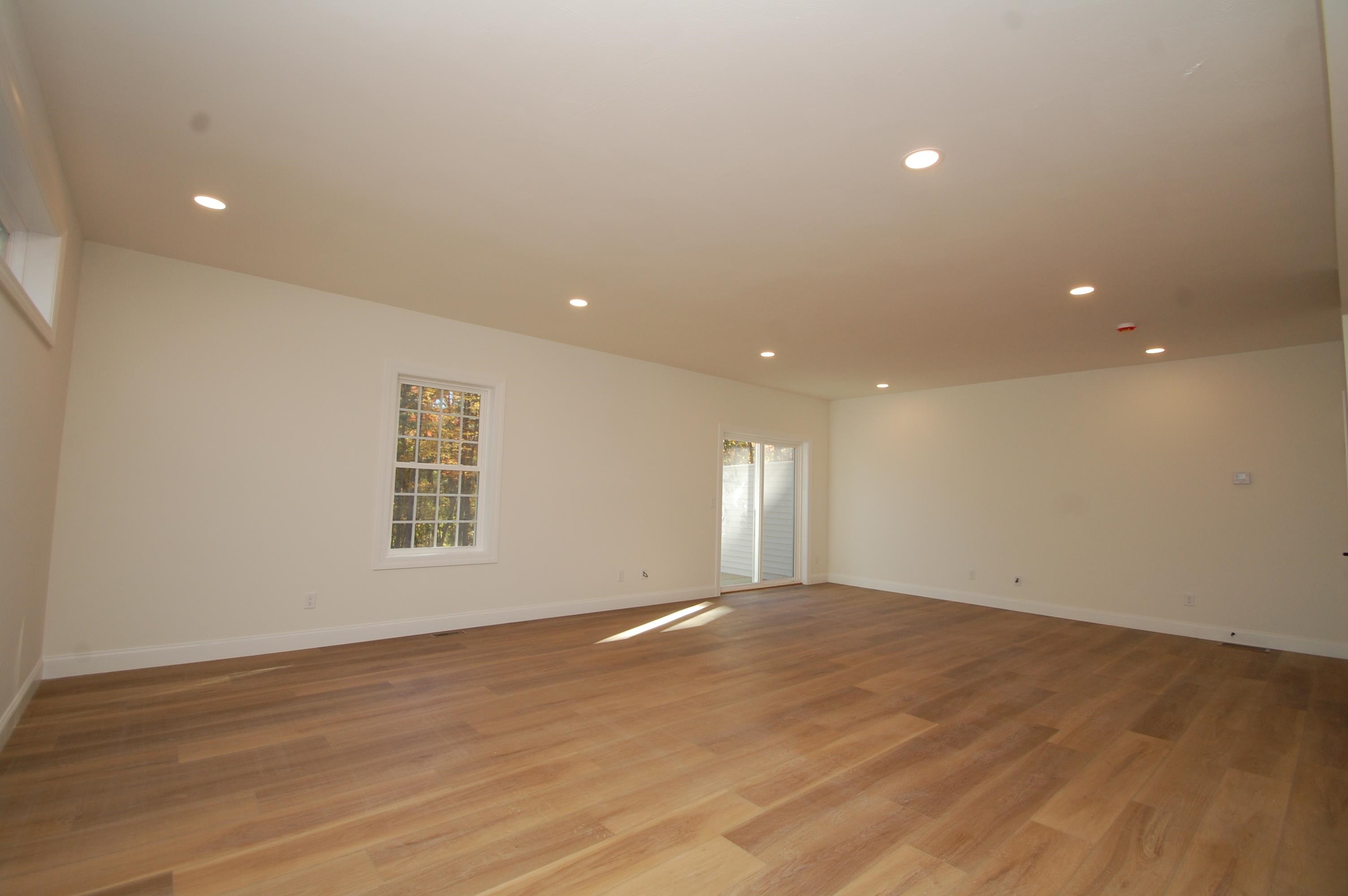 21 A Griffin Road Hudson, NH 03051 - Photo 4 of 17