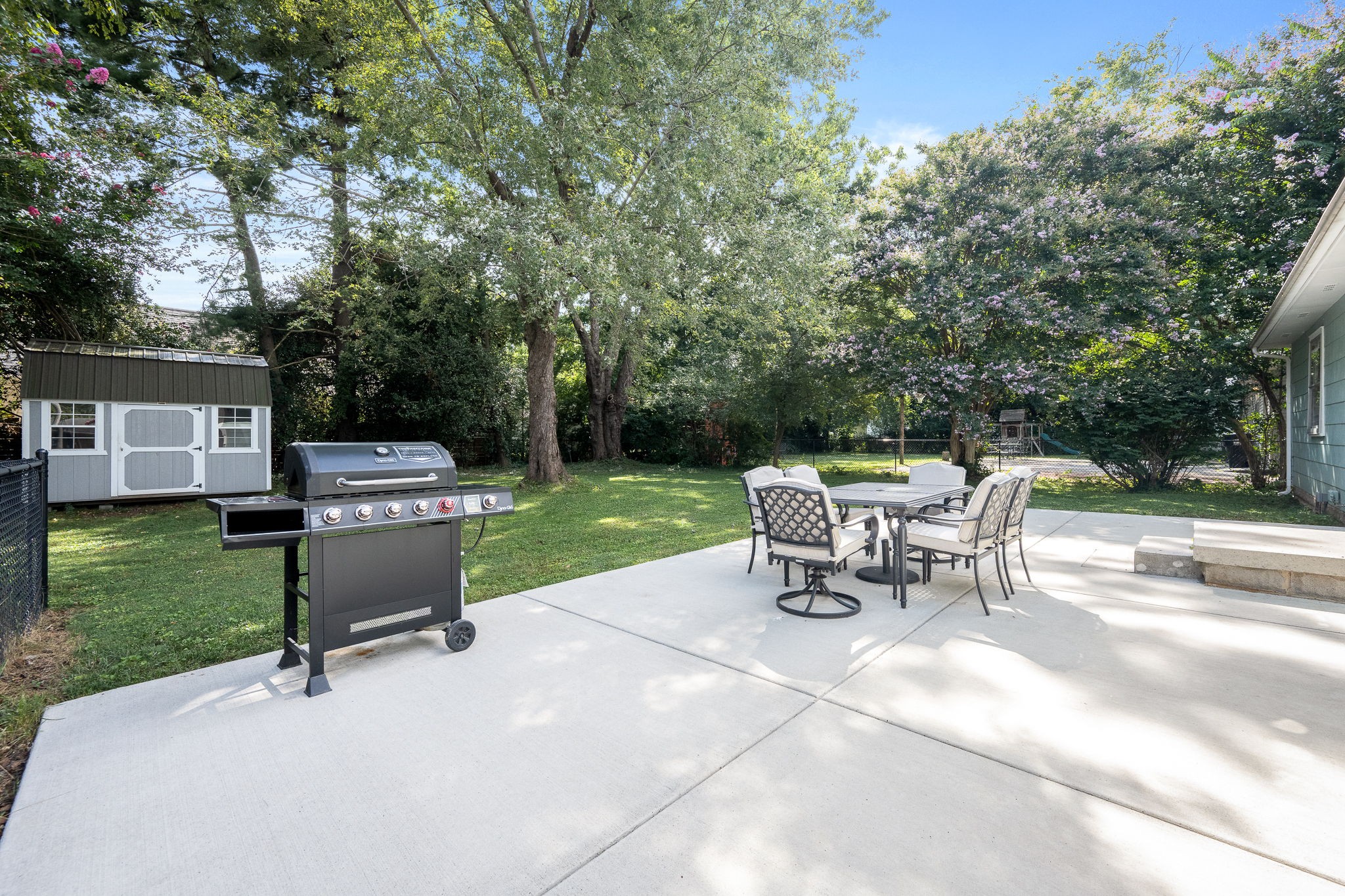 607 Staley Street Murfreesboro, TN 37129 - Photo 24 of 31 a view of a sitting area with a table and chairs