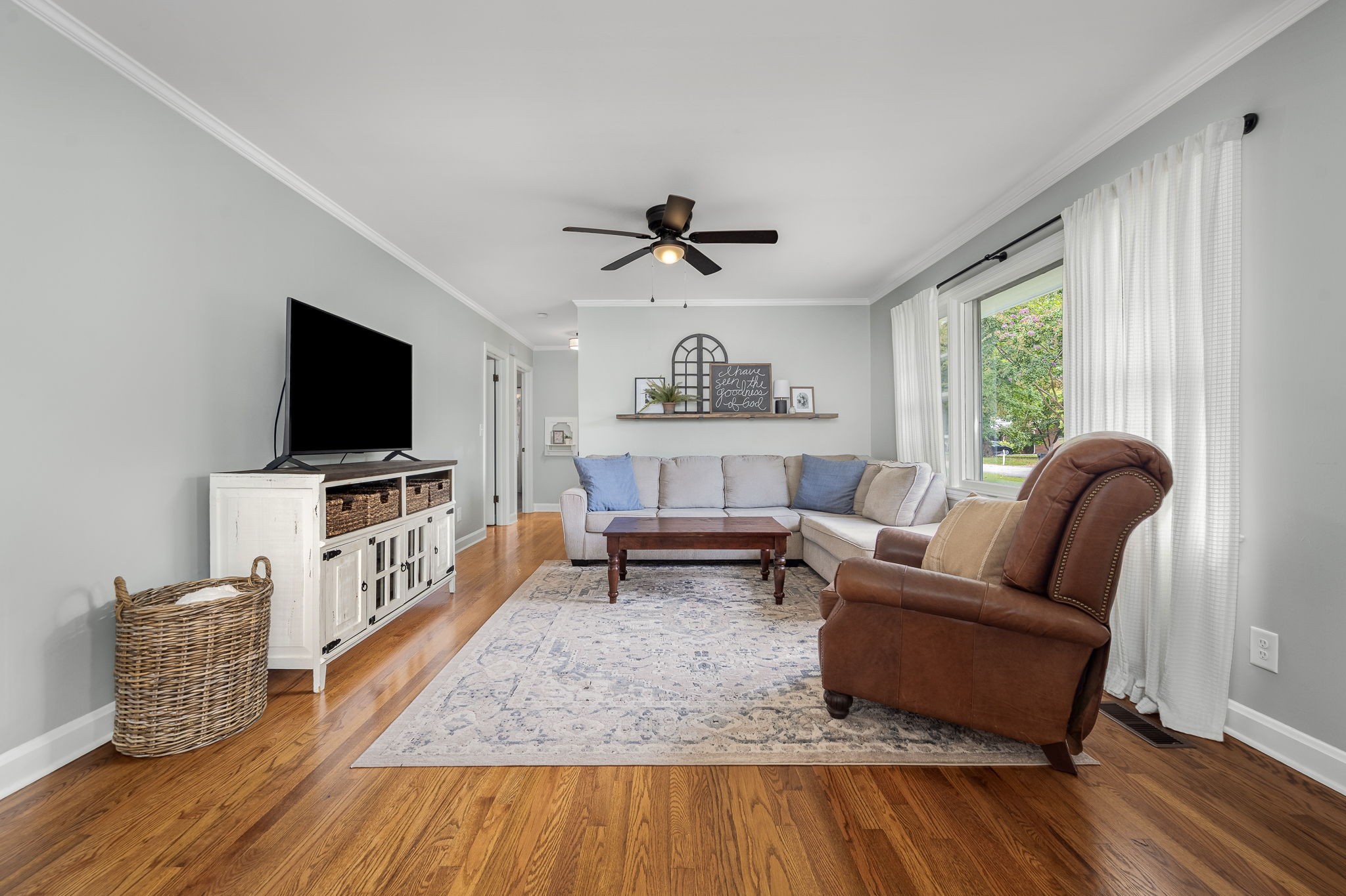 607 Staley Street Murfreesboro, TN 37129 - Photo 5 of 31 a living room with furniture and a flat screen tv