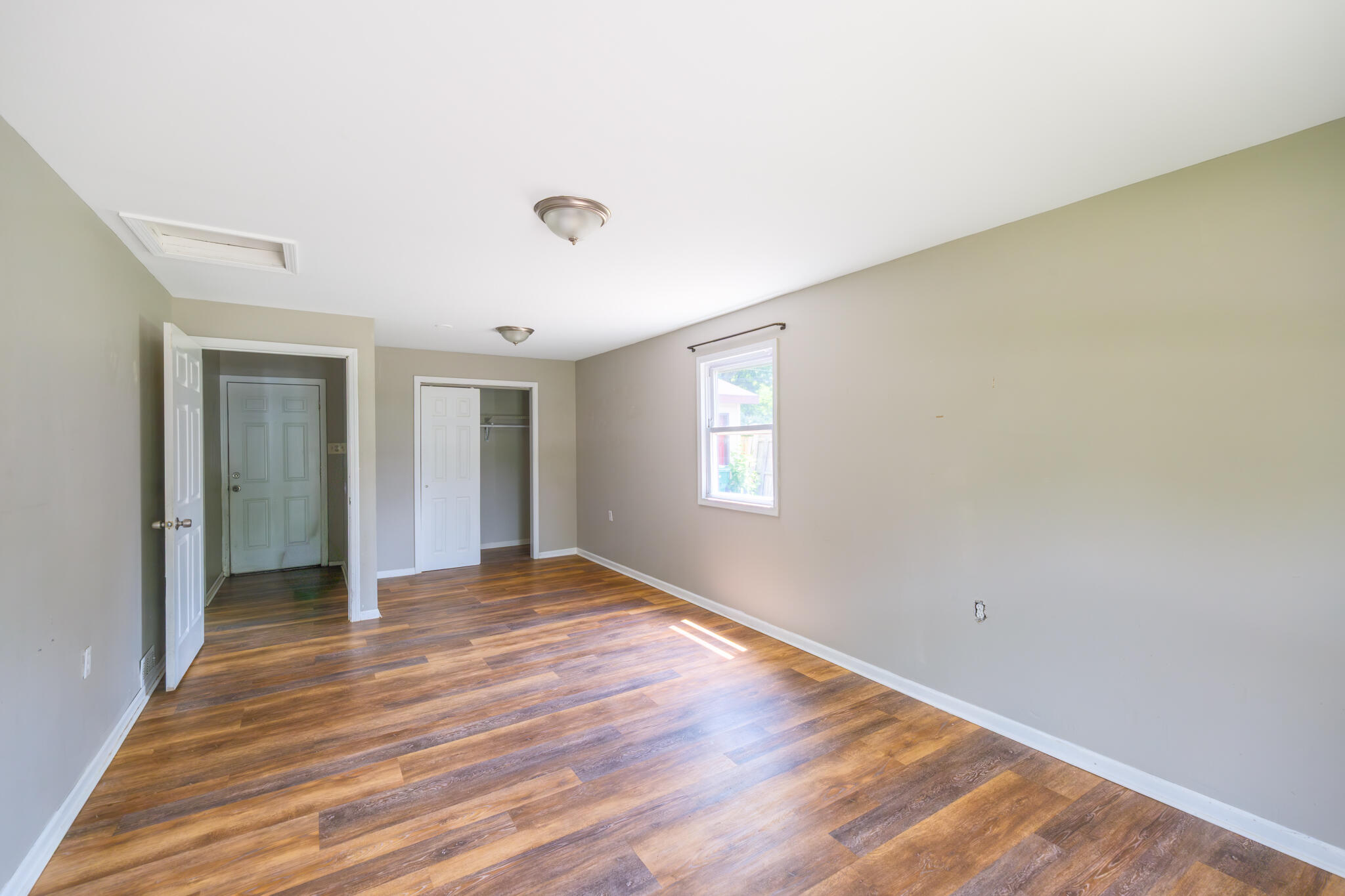 703 Dearborn Road Valparaiso, IN 46385 - Photo 31 of 33 2048x1365