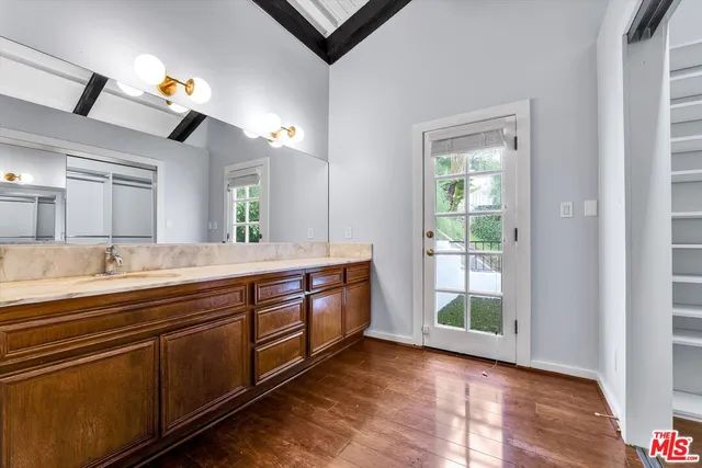 $9,995 | 1713 Queens Court, Los Angeles, CA 90069