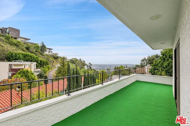 $9,995 | 1713 Queens Court, Los Angeles, CA 90069