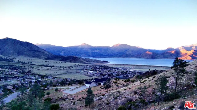 a view of a dry field