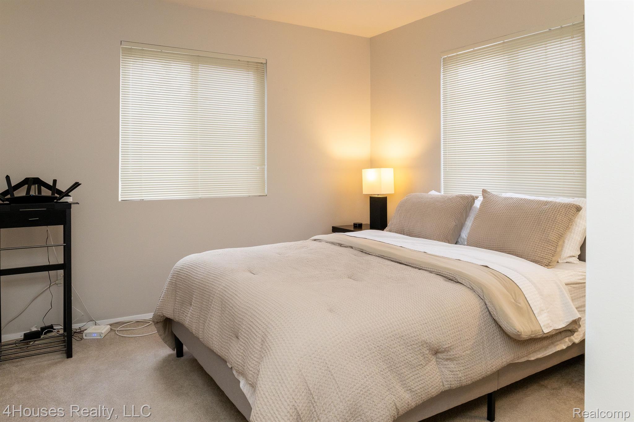 654 Lydia Lane, Unit 48 Pontiac, MI 48341 - Photo 27 of 38 2nd Bedroom Furnished