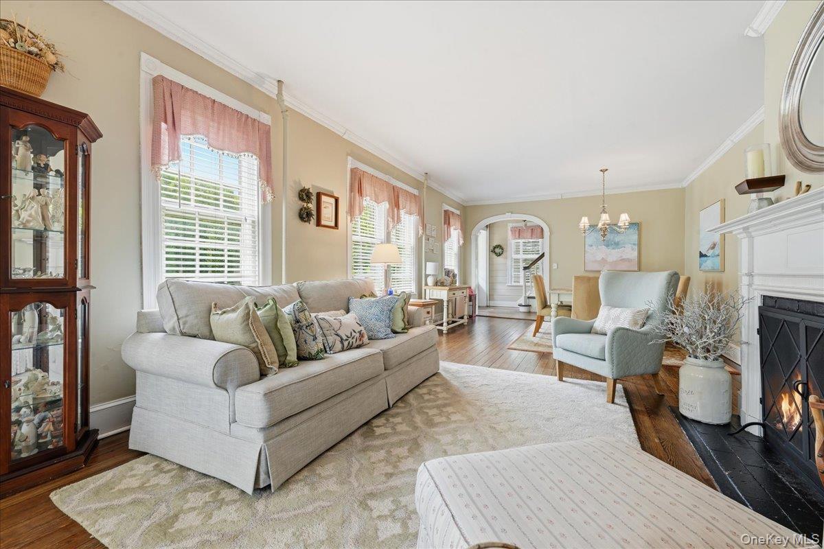 39 Little East Neck Road South Babylon, NY 11702 - Photo 8 of 46