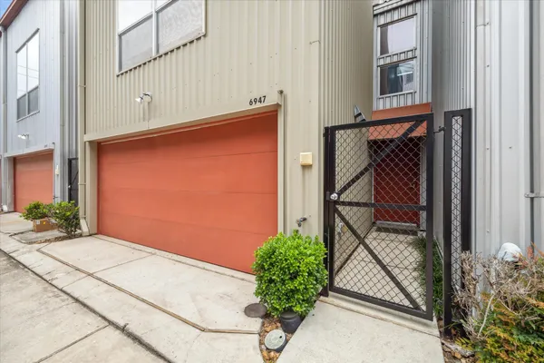 $2,200 | 6947 Ardmore Street, Houston, TX 77054