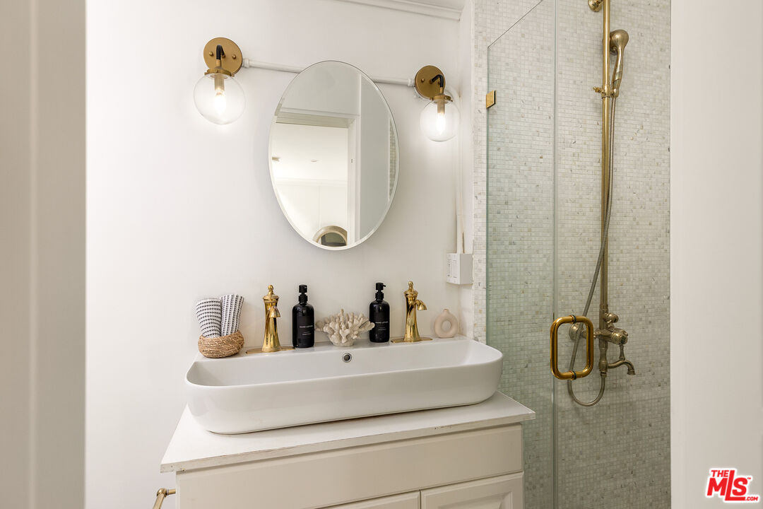 2020 Rosilla Place Los Angeles, CA 90046 - Photo 11 of 29