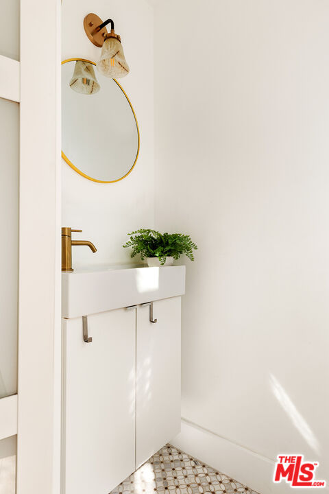 2020 Rosilla Place Los Angeles, CA 90046 - Photo 14 of 29