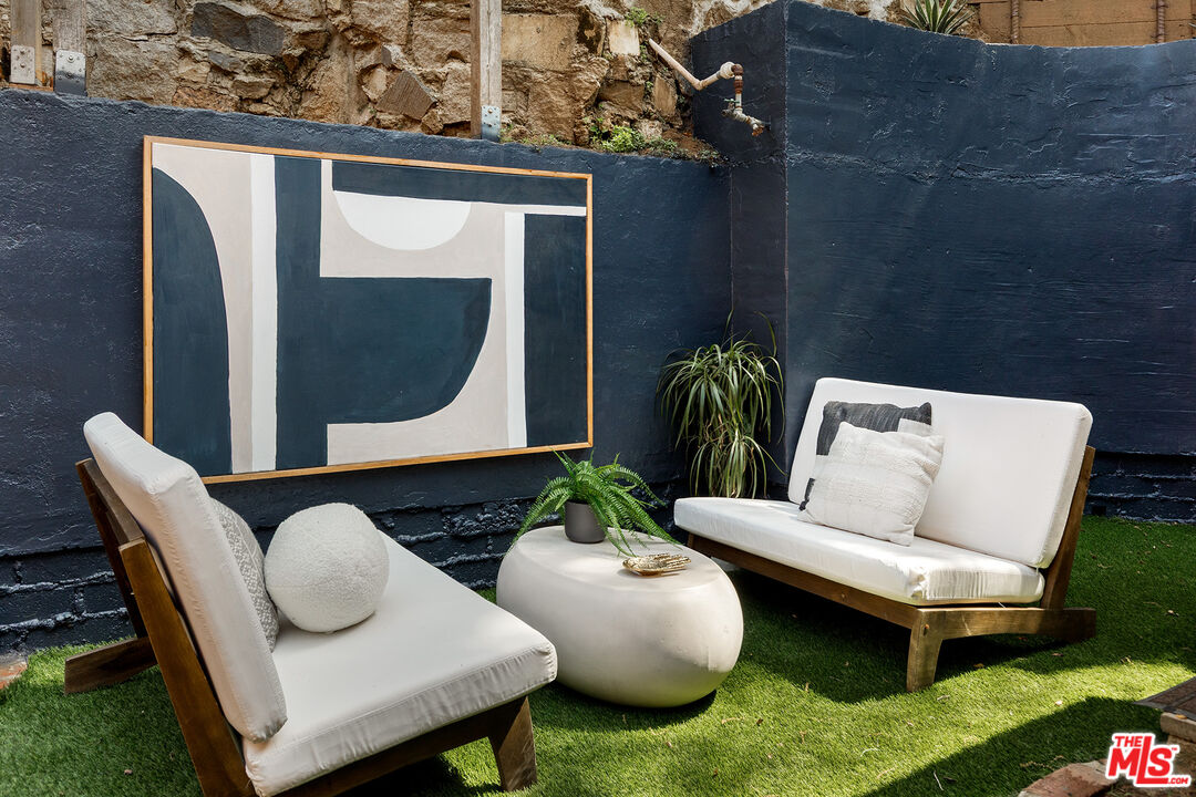 2020 Rosilla Place Los Angeles, CA 90046 - Photo 18 of 29