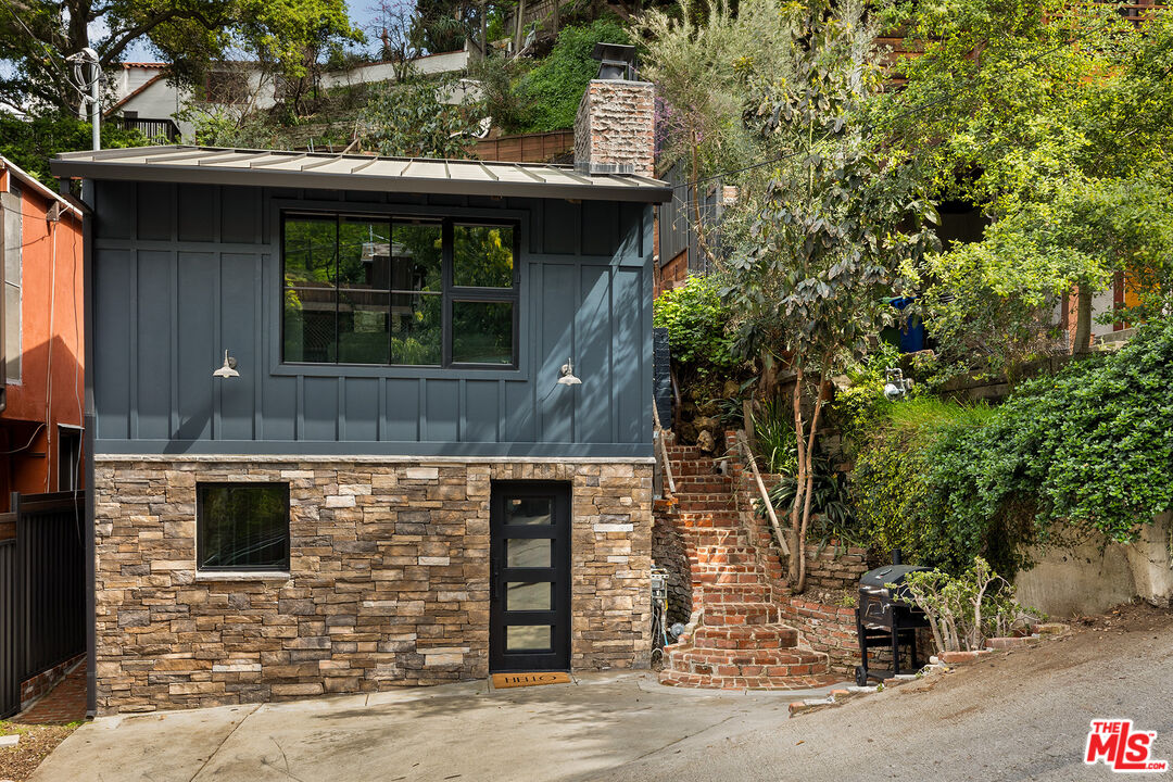 2020 Rosilla Place Los Angeles, CA 90046 - Photo 2 of 29