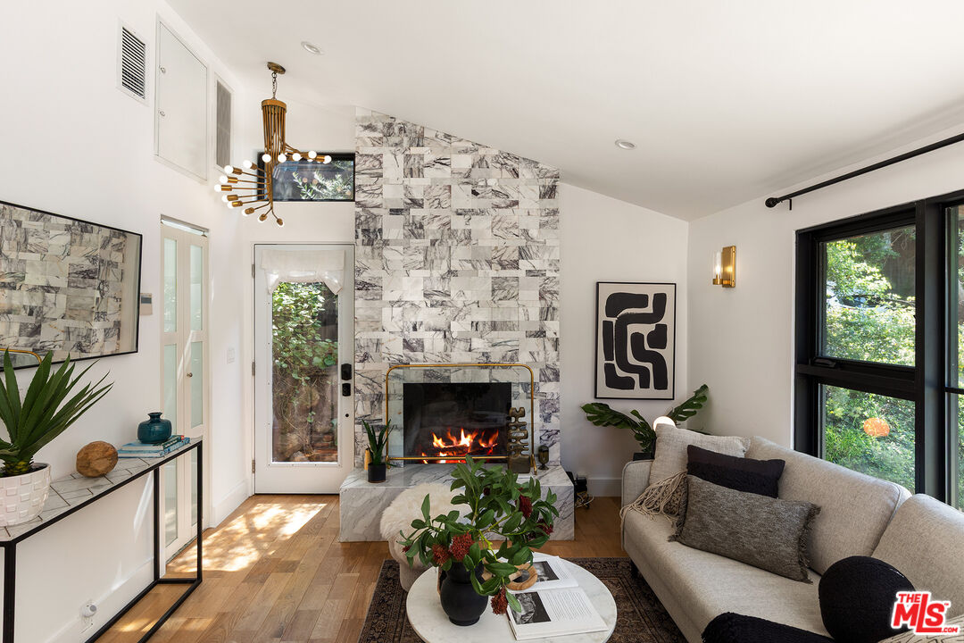 2020 Rosilla Place Los Angeles, CA 90046 - Photo 3 of 29