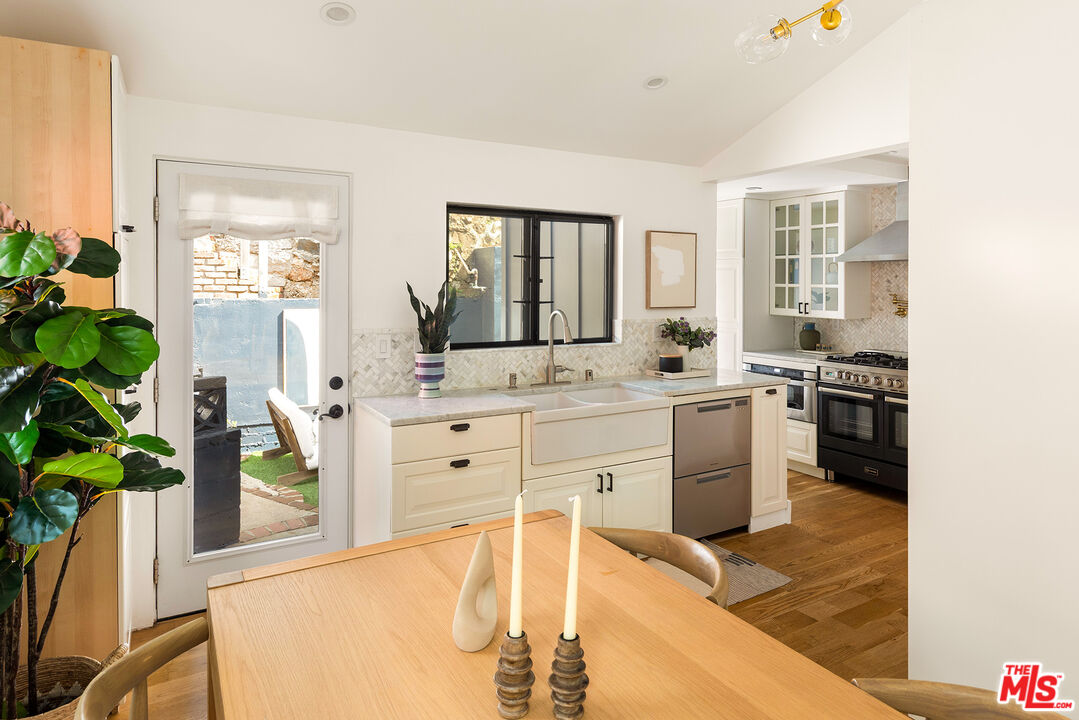 2020 Rosilla Place Los Angeles, CA 90046 - Photo 6 of 29