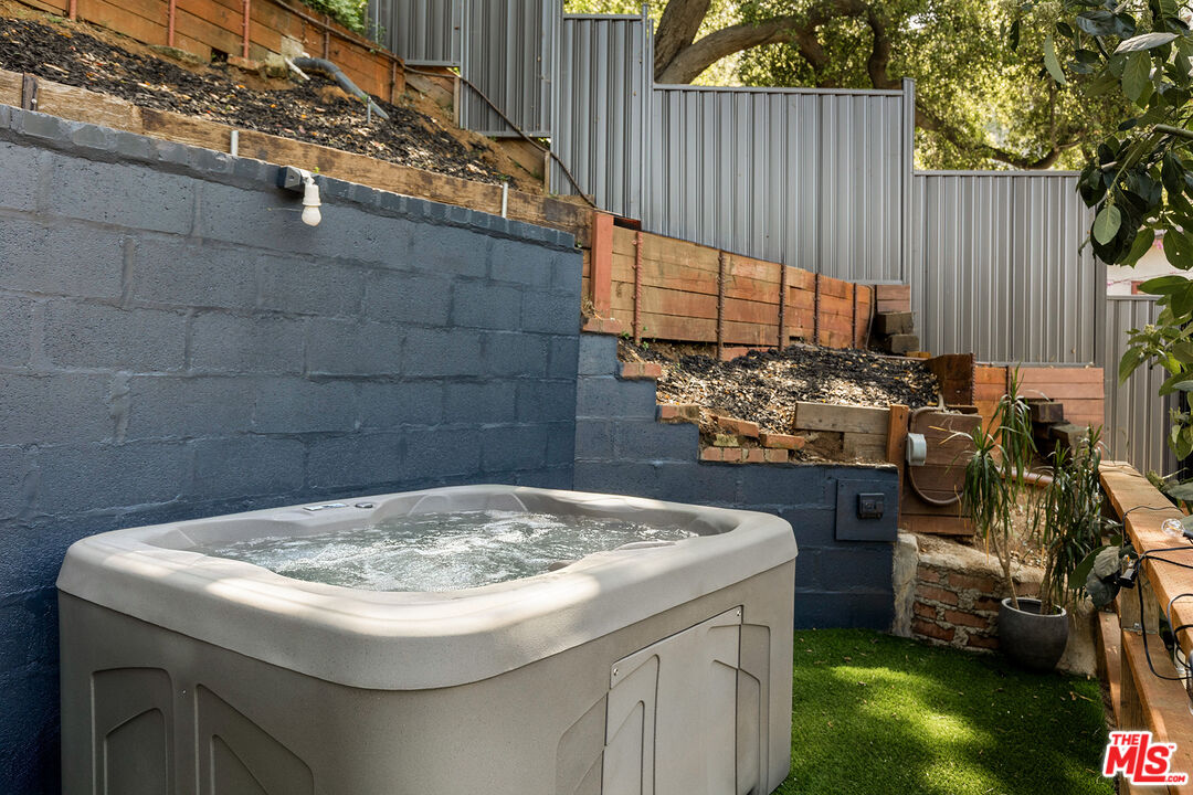 2020 Rosilla Place Los Angeles, CA 90046 - Photo 10 of 29