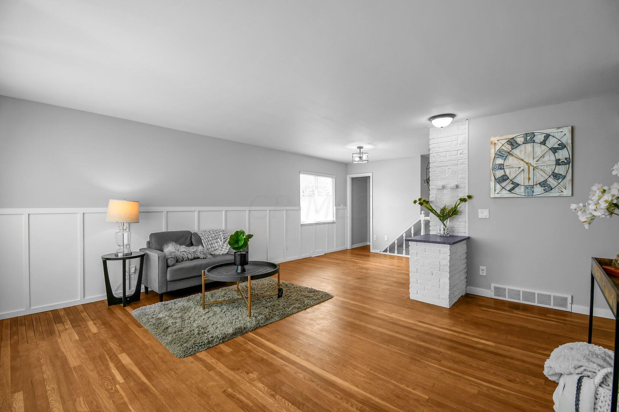 1637 Courtright Road Columbus, OH 43227 - Photo 5 of 33 7-web-or-mls-1637-courtright-rd
