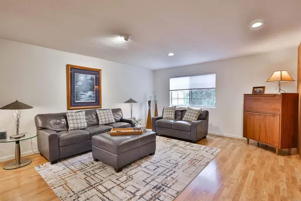 $5,500 | 850 C Avenue, Unit 4, Coronado, CA 92118