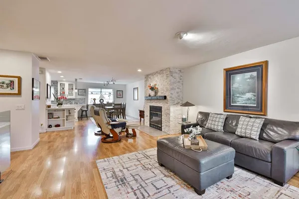 $5,500 | 850 C Avenue, Unit 4, Coronado, CA 92118