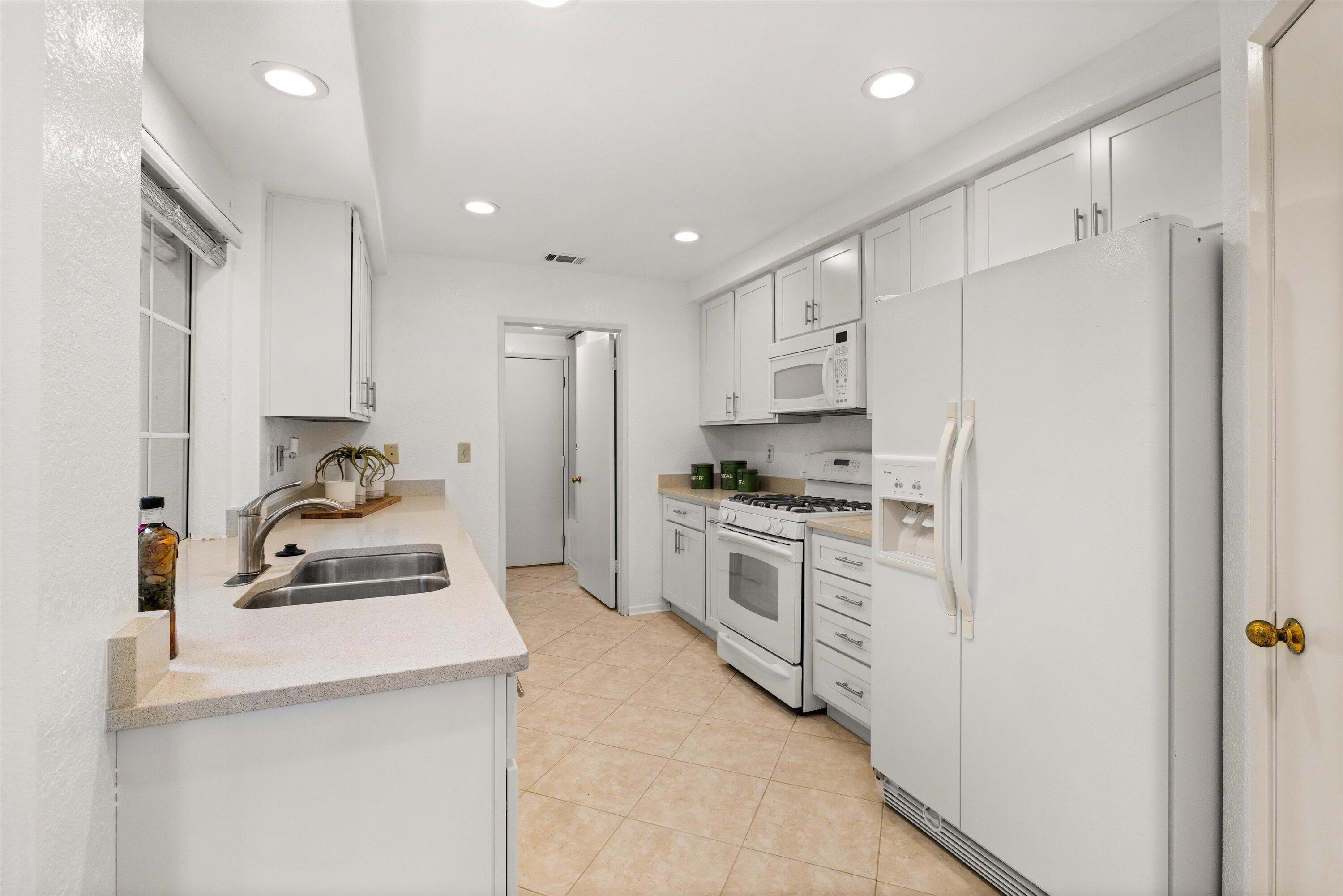 7115 Georgetown Road Santa Barbara, CA 93117 - Photo 8 of 27 Kitchen