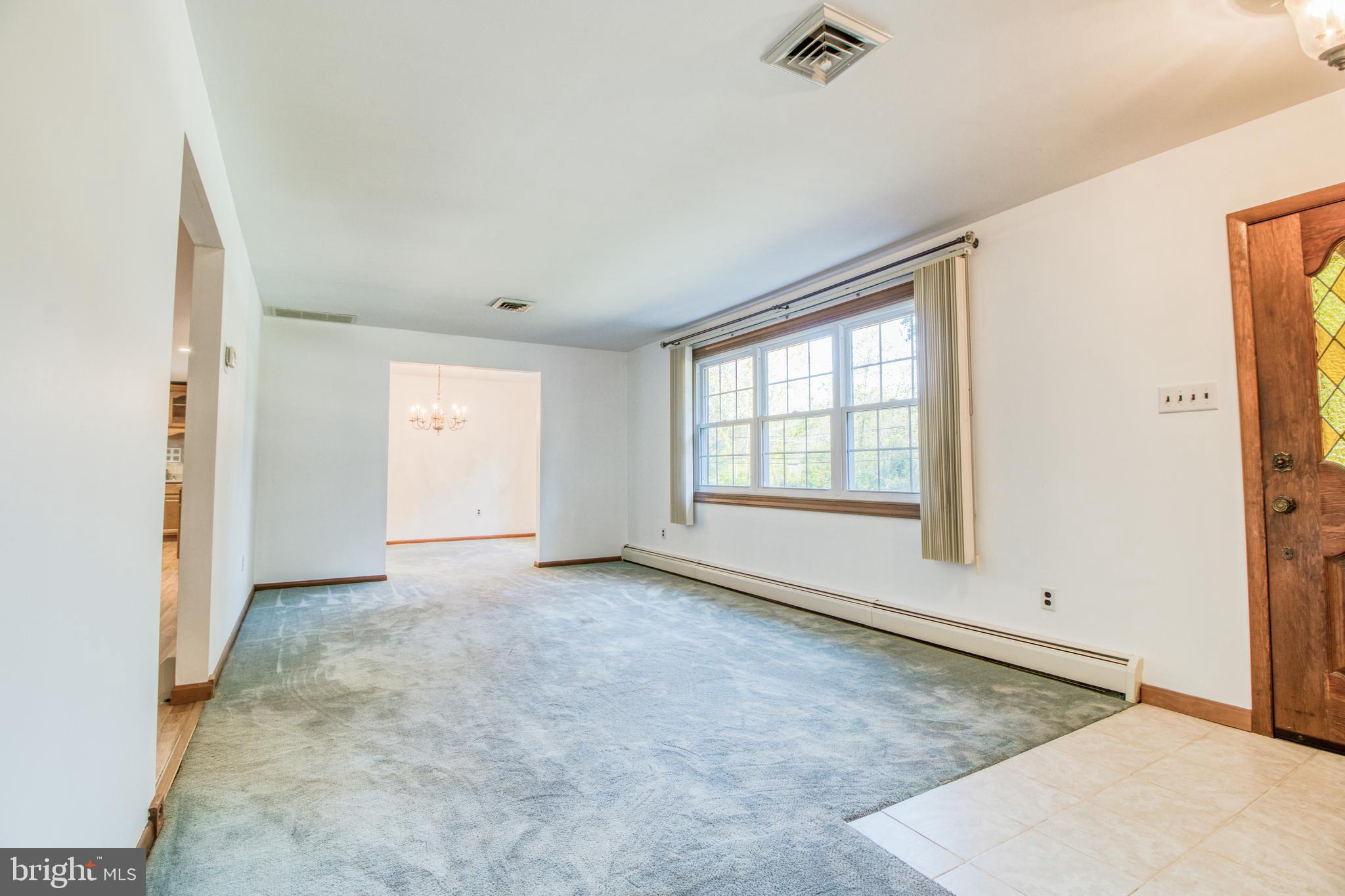 340 West Knowlton Road Media, PA 19063 - Photo 9 of 35 Living Room